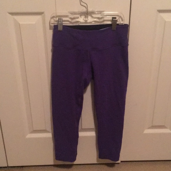 lululemon athletica Pants - Lululemon purple crop leggings sz 4 59597 lululemon athletica Pants - Lululemon purple crop leggings sz 4 59597